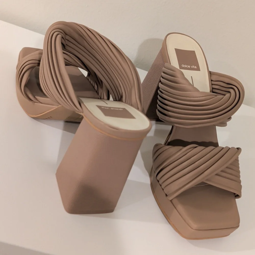 Dolce Vita Pilton Twisted Straps Heeled Cameo Sandals - Picture 12 of 13